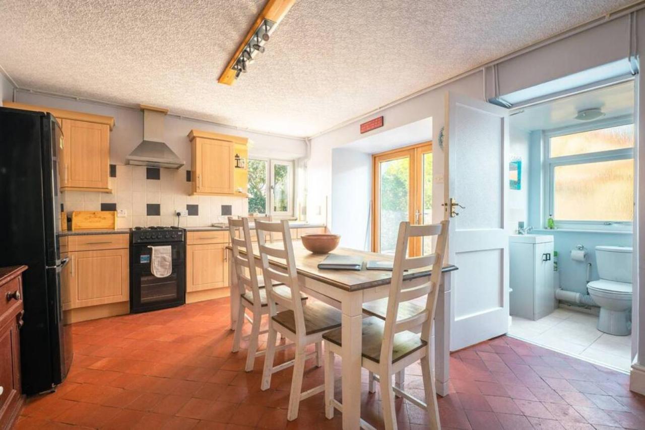 Cosy Welsh Cottage In St Davids Centre With Garden 외부 사진