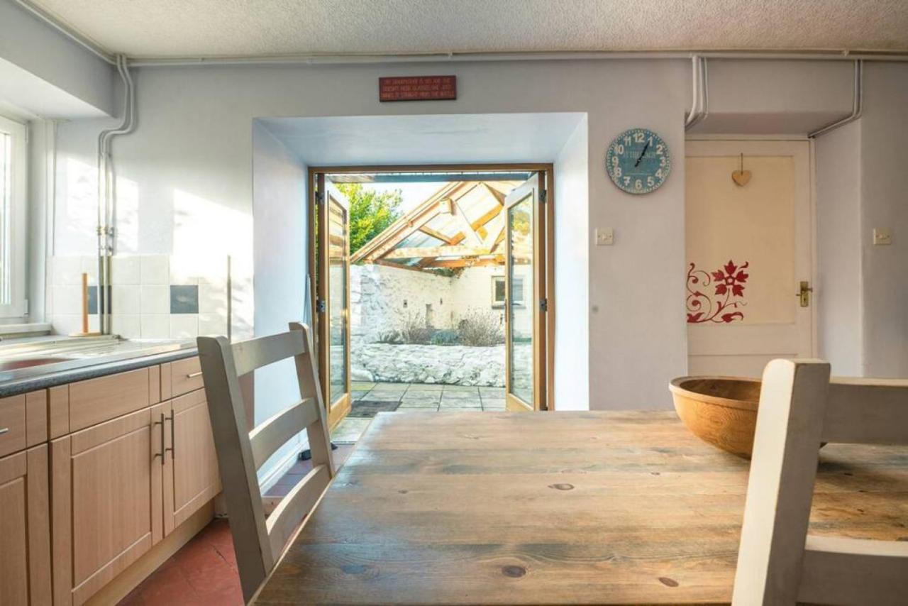 Cosy Welsh Cottage In St Davids Centre With Garden 외부 사진