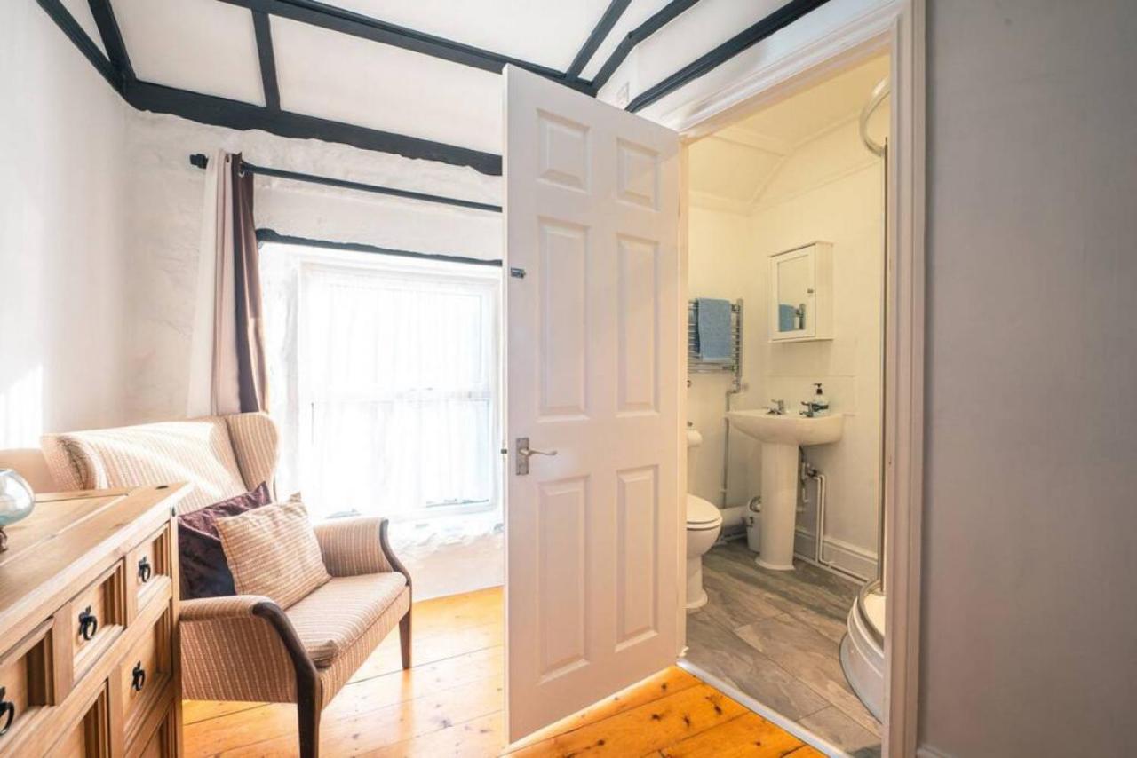 Cosy Welsh Cottage In St Davids Centre With Garden 외부 사진